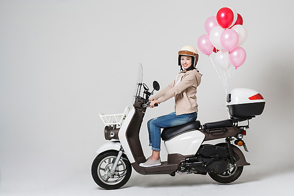 포토 JPG 스튜디오촬영 전신 우먼라이프 여자 실내 한명 앉기 20대 성인 옆모습 한국인 오토바이 승차 즐거움 풍선 성인여자한명만 성인만 국내포토 1 라이프스타일 감정 뷰포인트 모션 사람 동양인 청년 내부 바이크 여자한명만 성인여자만 파일형식