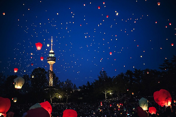 포토 JPG 여행 불교 밤하늘 풍경 사람없음 야외 봄 야간 경상북도 소원 풍등 풍등날리기 대구시 풍등축제 대구풍등축제 두류공원 우방타워 국내포토 자연요소 계절 공원 종교 하늘 조명 한국 타워 축제 경상도 등축제 대구_경상북도 대구_한국 파일형식