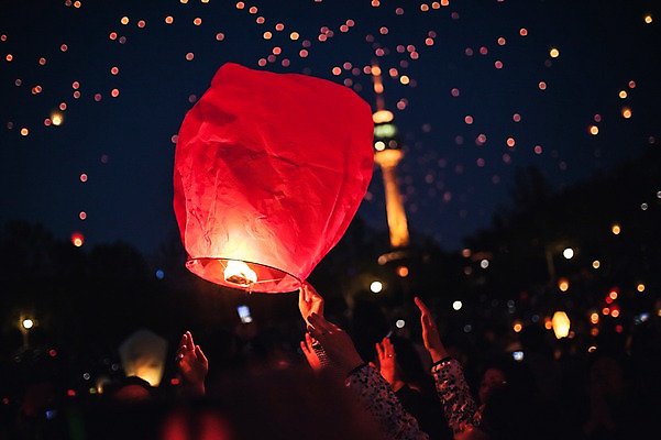 포토 JPG 손 여행 불교 밤하늘 풍경 여러명 야외 신체부위 봄 군중 야간 경상북도 소원 풍등 풍등날리기 대구시 풍등축제 대구풍등축제 두류공원 우방타워 국내포토 자연요소 계절 공원 종교 다수 하늘 조명 한국 사람 타워 축제 경상도 등축제 대구_경상북도 대구_한국 파일형식