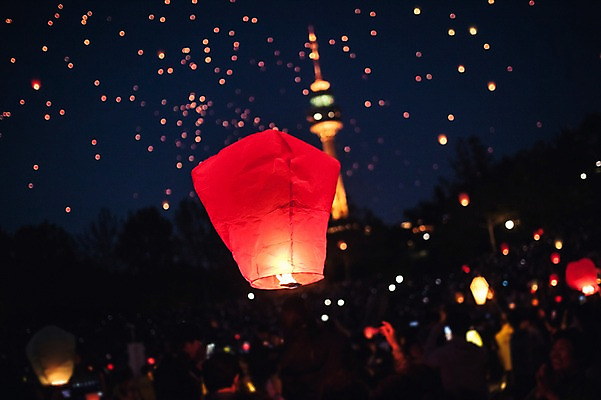 포토 JPG 여행 불교 밤하늘 풍경 사람없음 야외 봄 야간 경상북도 소원 풍등 풍등날리기 대구시 풍등축제 대구풍등축제 두류공원 우방타워 국내포토 자연요소 계절 공원 종교 하늘 조명 한국 타워 축제 경상도 등축제 대구_경상북도 대구_한국 파일형식