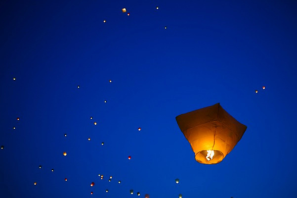 포토 JPG 여행 불교 밤하늘 풍경 사람없음 야외 봄 야간 경상북도 소원 풍등 풍등날리기 대구시 풍등축제 대구풍등축제 두류공원 국내포토 자연요소 계절 공원 종교 하늘 조명 한국 축제 경상도 등축제 대구_경상북도 대구_한국 파일형식