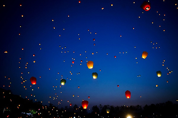 포토 JPG 여행 불교 밤하늘 풍경 사람없음 야외 봄 야간 경상북도 소원 풍등 풍등날리기 대구시 풍등축제 대구풍등축제 두류공원 국내포토 자연요소 계절 공원 종교 하늘 조명 한국 축제 경상도 등축제 대구_경상북도 대구_한국 파일형식