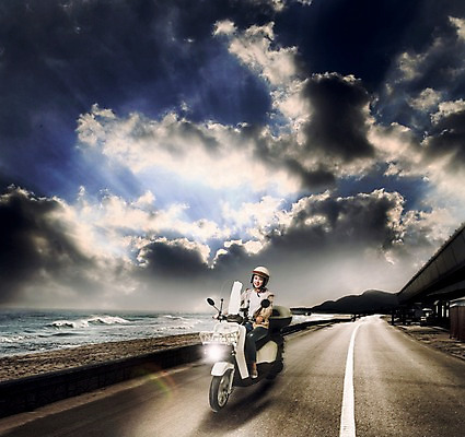 JPG 주간 구름 편집이미지 여자 하늘 한명 20대 성인 해변 야외 한국인 오토바이 헬멧 디지털합성 합성 라이딩 해변도로 디지털아트 성인여자만 편집실사 자연요소 1 도로 바다 사람 동양인 청년 바이크 보호장비 CG 여자만 성인만 파일형식