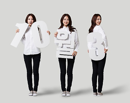 전신 PSD 편집이미지 여자 기념일 3 20대 성인 세명 한국인 10 디지털합성 합성 10월 개천절 성인여자만 이미지편집 사람 동양인 이벤트 청년 공휴일 숫자 날짜 국경일 여자만 성인만 파일형식