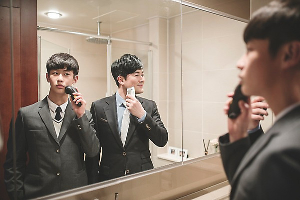 포토 JPG 남자 교복 아들 40대 중년 가족 청소년 실내 서기 정장 상반신 성인 두명 앞모습 10대 깨끗함 화목 거울 한국인 가족라이프 아빠 화장실 면도 면도기 부자지간 남자만 국내포토 라이프스타일 옷 뷰포인트 컨셉 관계 모션 사람 동양인 내부 위생용품 파일형식