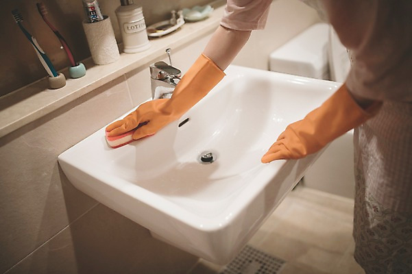 포토 JPG 우먼라이프 여자 40대 중년 실내 피곤 한명 서기 성인 한국인 하반신 청소 세면대 화장실 주부 고무장갑 힘듦 중년여자한명만 국내포토 1 라이프스타일 장갑 컨셉 모션 사람 동양인 내부 고무 여자한명만 중년여자만 파일형식