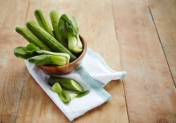 포토 JPG 스튜디오촬영 채소 오이 실내 사람없음 바구니 신선 천 청경채 국내포토 내부 직물 파일형식