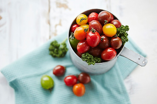 포토 JPG 스튜디오촬영 채소 방울토마토 실내 파슬리 사람없음 아웃포커스 신선 천 양철통 국내포토 토마토 촬영기법 내부 직물 파일형식