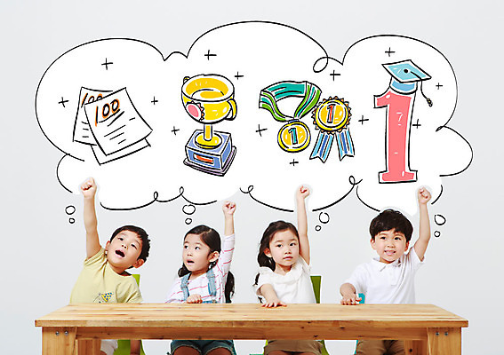 1 여자 어린이교육 남자 어린이 말풍선 의자 학사모 포토일러 앉기 여러명 상반신 손들기 한국인 우승 트로피 메달 책상 시험지 이미지편집 AI파일 편집이미지 모자_잡화 교육 가구 다수 졸업 모션 사람 동양인 최고 상_우승 상_상패 파일형식 벡터