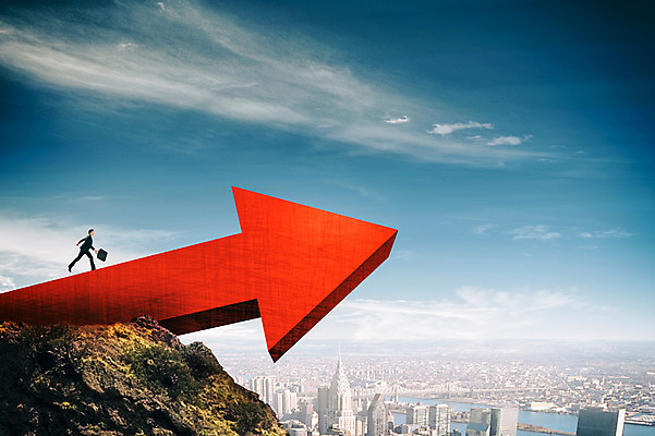 JPG 구름 편집이미지 남자 화살표 비즈니스 하늘 한명 빌딩 성인 한국인 도시 비즈니스맨 언덕 디지털합성 상승 디지털아트 편집실사 자연요소 1 컨셉 사람 동양인 건물 직장인 CG 파일형식