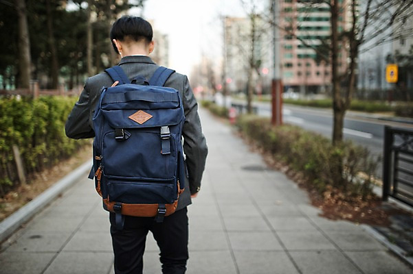 포토 JPG 주간 남자 교복 남학생 청소년 거리 책가방 한명 상반신 야외 뒷모습 10대 걷기 십대라이프스타일 한국인 하교 십대남자한명만 국내포토 자연요소 1 학생 라이프스타일 옷 뷰포인트 가방 모션 사람 동양인 등하교 남자한명만 십대남자만 파일형식 잡화 인종 생활 남자만 십대만