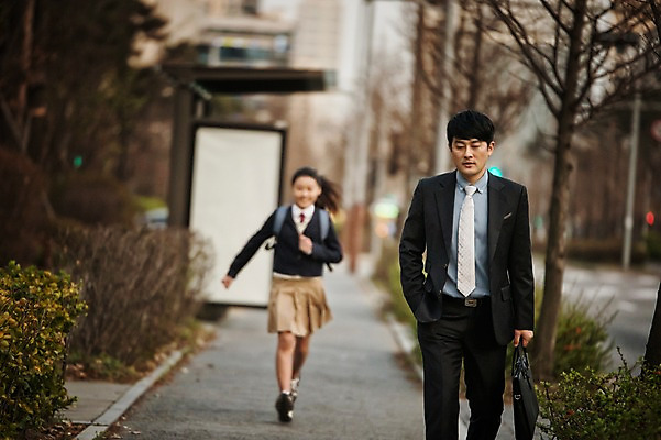 포토 JPG 주간 전신 여학생 여자 남자 딸 교복 40대 중년 가족 청소년 정장 상반신 성인 야외 두명 앞모습 아웃포커스 10대 달리기 한국인 가족라이프 아빠 버스정류장 부녀 국내포토 자연요소 학생 라이프스타일 옷 뷰포인트 관계 모션 촬영기법 사람 동양인 역 파일형식