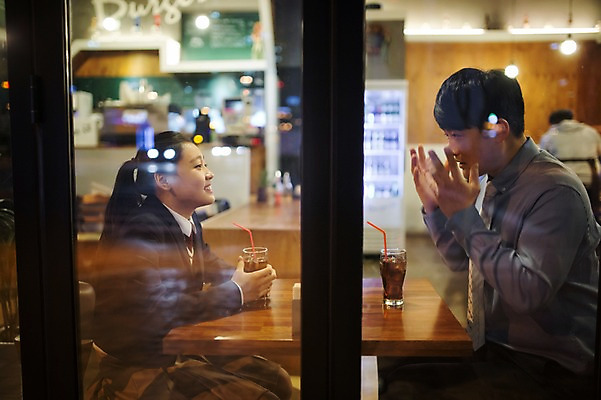 포토 JPG 여학생 여자 남자 딸 40대 중년 가족 청소년 실내 대화 미소 앉기 상반신 성인 두명 옆모습 10대 마주보기 식당 화목 한국인 가족라이프 아빠 야간 외식 부녀 국내포토 자연요소 학생 라이프스타일 뷰포인트 컨셉 관계 모션 표정 말하기 사람 동양인 내부 상점 파일형식