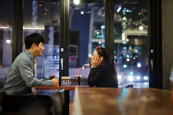 포토 JPG 여학생 여자 남자 딸 40대 중년 가족 청소년 실내 대화 앉기 상반신 성인 두명 옆모습 10대 마주보기 식당 화목 한국인 가족라이프 아빠 야간 외식 부녀 국내포토 자연요소 학생 라이프스타일 뷰포인트 컨셉 관계 모션 말하기 사람 동양인 내부 상점 파일형식