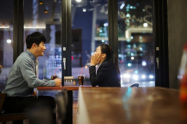 포토 JPG 여학생 여자 남자 딸 40대 중년 가족 청소년 실내 대화 앉기 상반신 성인 두명 옆모습 10대 마주보기 식당 화목 한국인 가족라이프 아빠 야간 외식 부녀 국내포토 자연요소 학생 라이프스타일 뷰포인트 컨셉 관계 모션 말하기 사람 동양인 내부 상점 파일형식