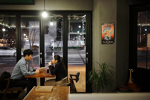 포토 JPG 여학생 여자 남자 딸 40대 중년 가족 청소년 실내 대화 앉기 상반신 성인 두명 옆모습 10대 마주보기 식당 화목 한국인 가족라이프 아빠 야간 외식 부녀 국내포토 자연요소 학생 라이프스타일 뷰포인트 컨셉 관계 모션 말하기 사람 동양인 내부 상점 파일형식