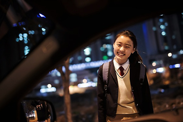 포토 JPG 여학생 여자 교복 자동차 청소년 한명 서기 미소 상반신 야외 앞모습 10대 십대라이프스타일 한국인 야간 즐거움 하교 십대여자한명만 국내포토 자연요소 1 학생 라이프스타일 옷 감정 육상교통 뷰포인트 모션 표정 사람 동양인 등하교 여자한명만 십대여자만 파일형식