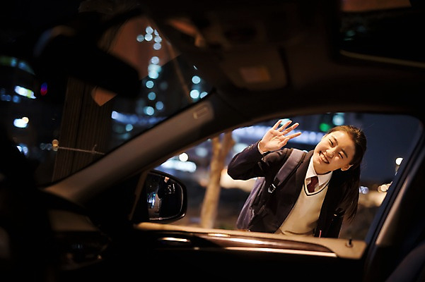 포토 JPG 여학생 여자 교복 자동차 청소년 한명 서기 미소 상반신 야외 앞모습 10대 십대라이프스타일 한국인 야간 즐거움 하교 손인사 십대여자한명만 국내포토 자연요소 1 학생 라이프스타일 옷 감정 육상교통 뷰포인트 모션 표정 사람 동양인 인사 등하교 여자한명만 십대여자만 파일형식