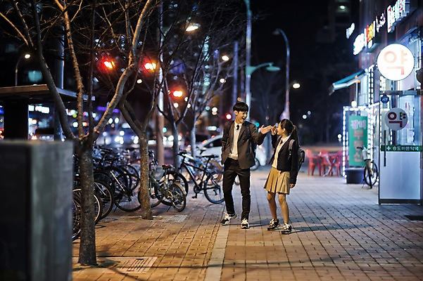 포토 JPG 전신 여학생 여자 남자 교복 남학생 가족 청소년 거리 남매 야외 두명 앞모습 10대 걷기 다정 한국인 가족라이프 야간 하교 여동생 오빠 십대만 국내포토 자연요소 학생 라이프스타일 옷 뷰포인트 컨셉 관계 모션 사람 동양인 등하교 동생 파일형식