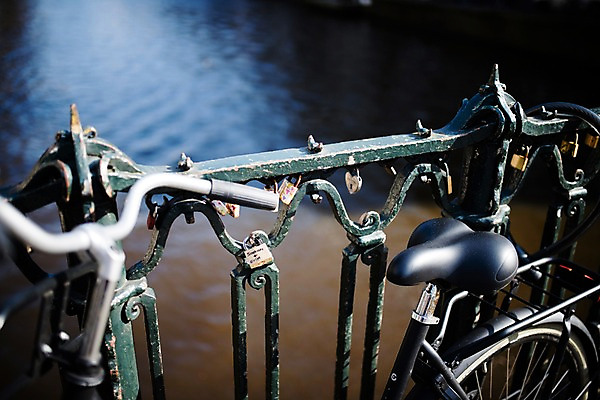 포토 JPG 주간 난간 풍경 사람없음 야외 강 자전거 네덜란드 암스테르담 국내포토 자연요소 유럽 바이크 파일형식