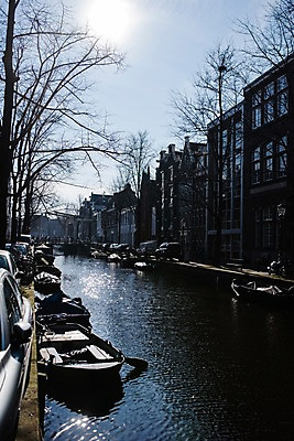 포토 JPG 주간 풍경 사람없음 야외 건물 강 네덜란드 암스테르담 선박 국내포토 자연요소 건축물 유럽 수상교통 파일형식