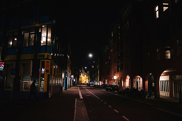 포토 JPG 도로 야경 거리 사람없음 야외 건물 네덜란드 암스테르담 국내포토 건축물 유럽 길 교통시설 야간 파일형식 풍경_경치