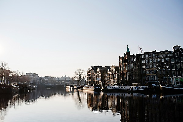 포토 JPG 주간 하늘 풍경 사람없음 야외 건물 강 네덜란드 암스테르담 선박 국내포토 자연요소 건축물 유럽 수상교통 파일형식