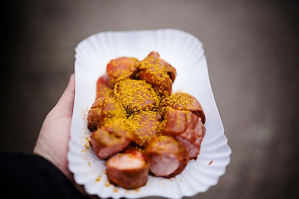 포토 JPG 손 독일 아웃포커스 신체부위 소시지 브레멘 국내포토 유럽 촬영기법 사람 가공식품 파일형식