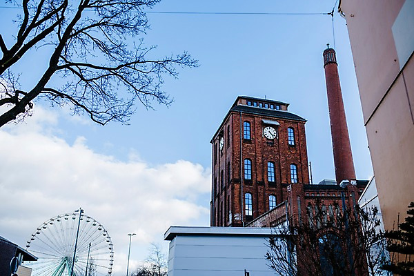 포토 JPG 주간 나무 독일 풍경 사람없음 야외 건물 대관람차 브레멘 국내포토 자연요소 식물 건축물 유럽 놀이기구 파일형식