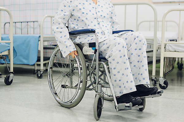 포토 JPG 남자 의학 실내 병원 한명 성인 옆모습 30대 한국인 환자 승차 휠체어 환자복 병실 국내포토 1 옷 뷰포인트 모션 사람 동양인 내부 장년 파일형식