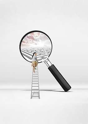 전신 PSD 구름 편집 편집이미지 학생 여자 교육 교복 사다리 청소년 하늘 돋보기 한명 뒷모습 노을 한국인 청소년교육 오르기 미로 이미지편집 자연요소 1 옷 뷰포인트 모션 사람 동양인 도구 파일형식