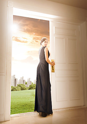 전신 PSD 구름 편집 편집이미지 드레스 여자 하늘 부동산 한명 서기 빌딩 잔디 20대 성인 옆모습 문 노을 한국인 오픈 이미지편집 자연요소 식물 1 옷 뷰포인트 모션 사람 동양인 청년 건물 재산 파일형식