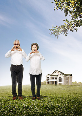 전신 PSD 구름 편집 편집이미지 여자 남자 하늘 부동산 주택 서기 웃음 잔디 성인 두명 실버라이프 노부부 외침 한국인 60대 내집마련 이미지편집 자연요소 식물 라이프스타일 부부 노년 모션 표정 사람 동양인 건물 소리 재산 파일형식