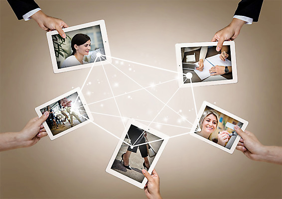 PSD 서양인 편집 편집이미지 손 여자 남자 비즈니스 회의 웃음 들기 여러명 상반신 성인 태블릿 다리 비즈니스맨 비즈니스우먼 네트워크 이미지편집 외국인 다수 모션 표정 사람 신체부위 전자제품 스마트기기 직장인 파일형식