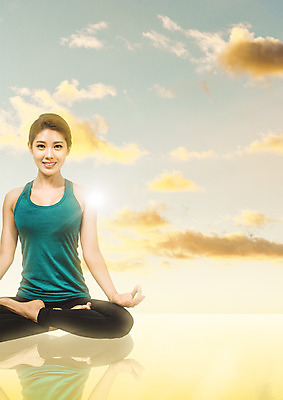 전신 PSD 구름 편집 편집이미지 여자 다이어트 요가 하늘 그림자 한명 웃음 20대 성인 운동복 민소매 운동 노을 한국인 가부좌 이미지편집 자연요소 1 웰빙 옷 상의 표정 건강 사람 앉기 동양인 청년 파일형식