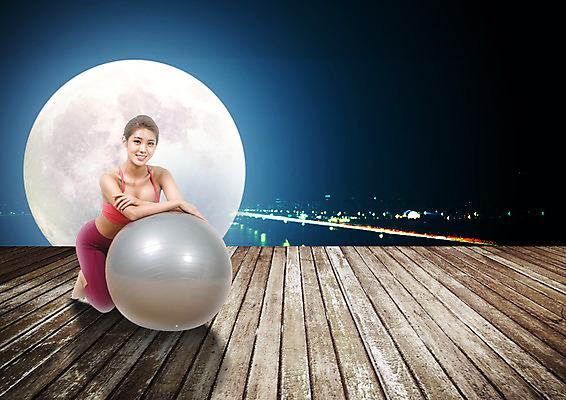 전신 PSD 편집 편집이미지 여자 다이어트 앉기 20대 성인 운동복 운동 한국인 보름달 마루 짐볼 야간 탱크톱 가교 이미지편집 자연요소 건축물 옷 상의 모션 바닥 건강 사람 동양인 청년 달 파일형식