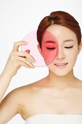 포토 JPG 스튜디오촬영 우먼라이프 여자 실내 한명 미소 들기 상반신 20대 성인 앞모습 뷰티 깨끗함 한국인 원형 탱크톱 유리판 의료성형뷰티 여자만 성인여자한명만 국내포토 도형 1 라이프스타일 뷰포인트 컨셉 상의 모션 표정 사람 동양인 청년 내부 여자한명만 성인여자만 파일형식