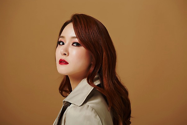 포토 JPG 스튜디오촬영 우먼라이프 여자 실내 한명 서기 상반신 20대 성인 옆모습 뷰티 매력적 한국인 코트 가을 의료성형뷰티 여자만 성인여자한명만 국내포토 1 라이프스타일 계절 뷰포인트 컨셉 모션 사람 동양인 청년 내부 외투 여자한명만 성인여자만 파일형식