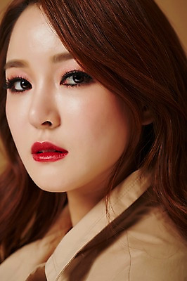 포토 JPG 스튜디오촬영 우먼라이프 응시 여자 실내 한명 서기 근접촬영 상반신 20대 성인 옆모습 뷰티 매력적 한국인 가을 의료성형뷰티 여자만 성인여자한명만 국내포토 1 라이프스타일 시선 계절 뷰포인트 컨셉 모션 사람 동양인 청년 내부 여자한명만 성인여자만 파일형식