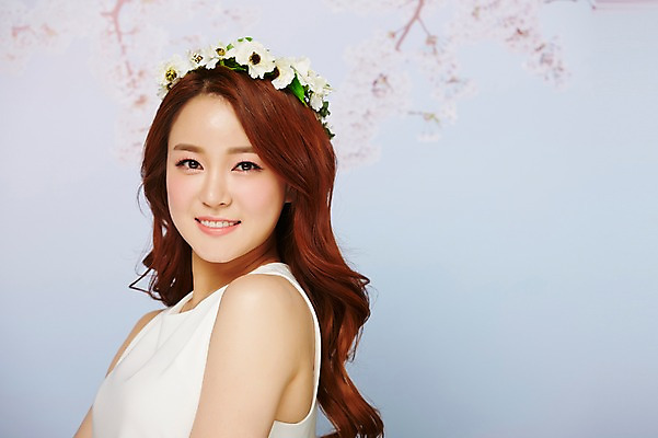 포토 JPG 스튜디오촬영 우먼라이프 여자 꽃백그라운드 실내 한명 미소 상반신 20대 성인 옆모습 뷰티 화관 봄 한국인 청순 의료성형뷰티 여자만 성인여자한명만 국내포토 1 라이프스타일 계절 꽃 뷰포인트 백그라운드 컨셉 표정 사람 동양인 청년 내부 여자한명만 성인여자만 파일형식