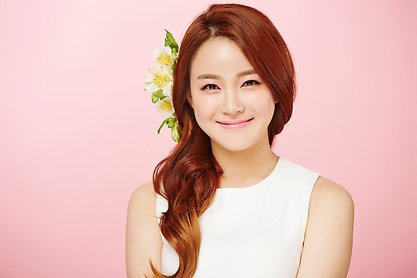 포토 JPG 스튜디오촬영 우먼라이프 여자 실내 한명 미소 상반신 20대 성인 앞모습 뷰티 화관 봄 한국인 청순 의료성형뷰티 여자만 성인여자한명만 국내포토 1 라이프스타일 계절 꽃 뷰포인트 컨셉 표정 사람 동양인 청년 내부 여자한명만 성인여자만 파일형식