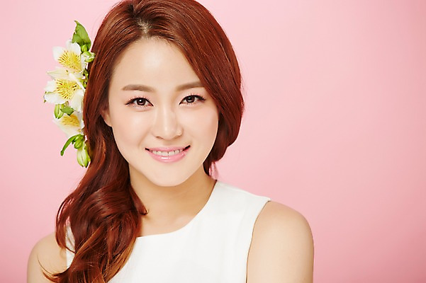 포토 JPG 스튜디오촬영 우먼라이프 여자 실내 한명 미소 상반신 20대 성인 앞모습 뷰티 화관 봄 한국인 청순 의료성형뷰티 여자만 성인여자한명만 국내포토 1 라이프스타일 계절 꽃 뷰포인트 컨셉 표정 사람 동양인 청년 내부 여자한명만 성인여자만 파일형식