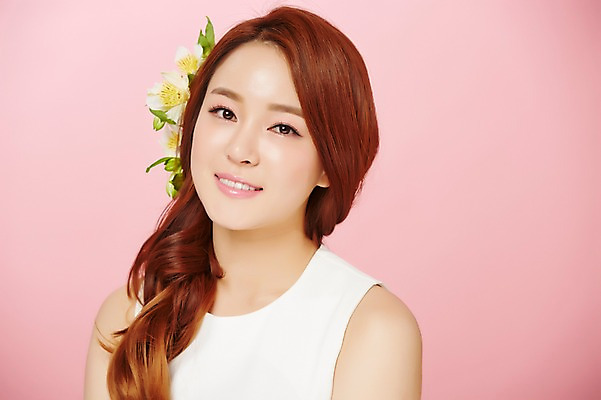 포토 JPG 스튜디오촬영 우먼라이프 여자 실내 한명 미소 상반신 20대 성인 앞모습 뷰티 화관 봄 한국인 청순 의료성형뷰티 여자만 성인여자한명만 국내포토 1 라이프스타일 계절 꽃 뷰포인트 컨셉 표정 사람 동양인 청년 내부 여자한명만 성인여자만 파일형식