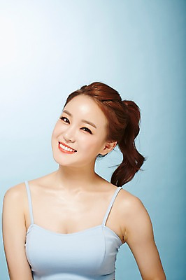 포토 JPG 스튜디오촬영 우먼라이프 여자 실내 한명 미소 상반신 20대 성인 앞모습 여름 뷰티 한국인 시원함 의료성형뷰티 여자만 성인여자한명만 국내포토 1 라이프스타일 계절 뷰포인트 표정 사람 동양인 청년 내부 여자한명만 성인여자만 파일형식