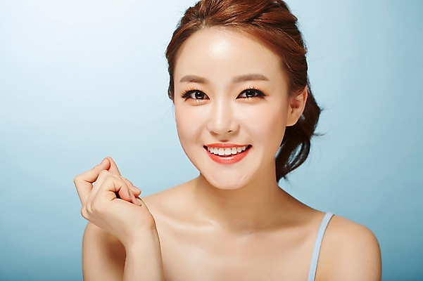 포토 JPG 스튜디오촬영 우먼라이프 여자 실내 한명 미소 손짓 상반신 20대 성인 앞모습 여름 뷰티 한국인 시원함 의료성형뷰티 여자만 성인여자한명만 국내포토 1 라이프스타일 계절 뷰포인트 모션 표정 사람 동양인 청년 내부 여자한명만 성인여자만 파일형식