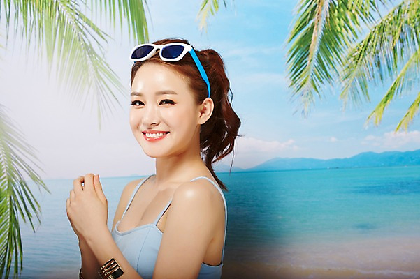 포토 JPG 스튜디오촬영 우먼라이프 여자 실내 한명 서기 미소 상반신 20대 성인 옆모습 여름 선글라스 뷰티 한국인 시원함 바다배경 의료성형뷰티 여자만 성인여자한명만 국내포토 1 라이프스타일 계절 안경 뷰포인트 백그라운드 모션 표정 사람 동양인 청년 내부 여자한명만 성인여자만 파일형식