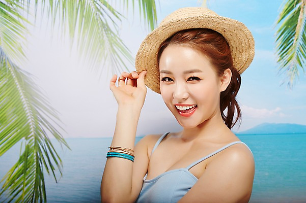 포토 JPG 스튜디오촬영 우먼라이프 여자 실내 한명 서기 미소 상반신 20대 성인 옆모습 여름 뷰티 한국인 시원함 밀짚모자 의료성형뷰티 여자만 성인여자한명만 국내포토 모자_잡화 1 라이프스타일 계절 뷰포인트 모션 표정 사람 동양인 청년 내부 여자한명만 성인여자만 파일형식