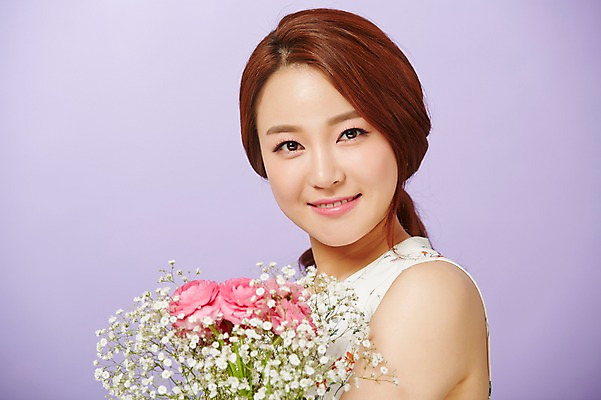 포토 JPG 스튜디오촬영 우먼라이프 여자 꽃다발 실내 한명 미소 상반신 20대 성인 옆모습 뷰티 장미 봄 한국인 안개꽃 청순 의료성형뷰티 여자만 성인여자한명만 국내포토 1 라이프스타일 계절 꽃 뷰포인트 컨셉 표정 사람 동양인 청년 내부 한해살이풀 여자한명만 성인여자만 파일형식