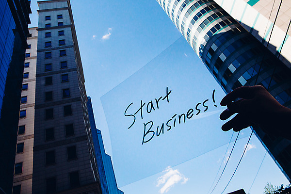 포토 JPG 주간 손 백그라운드 비즈니스 하늘 풍경 빌딩 야외 신체부위 도심 국내포토 자연요소 사람 건물 도시 파일형식