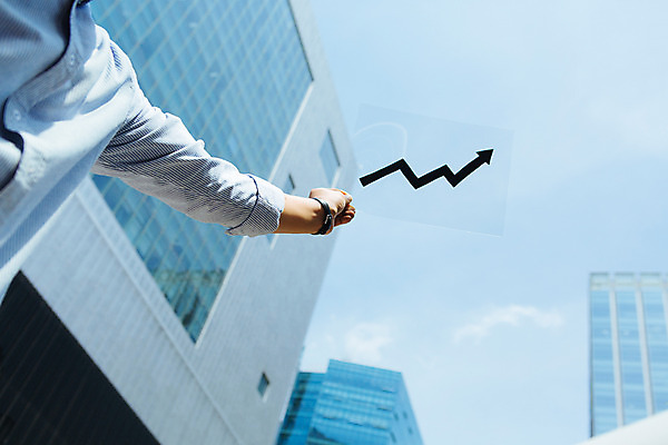 포토 JPG 주간 화살표 백그라운드 비즈니스 하늘 풍경 빌딩 야외 신체부위 도심 상승 팔 국내포토 자연요소 컨셉 사람 건물 도시 파일형식